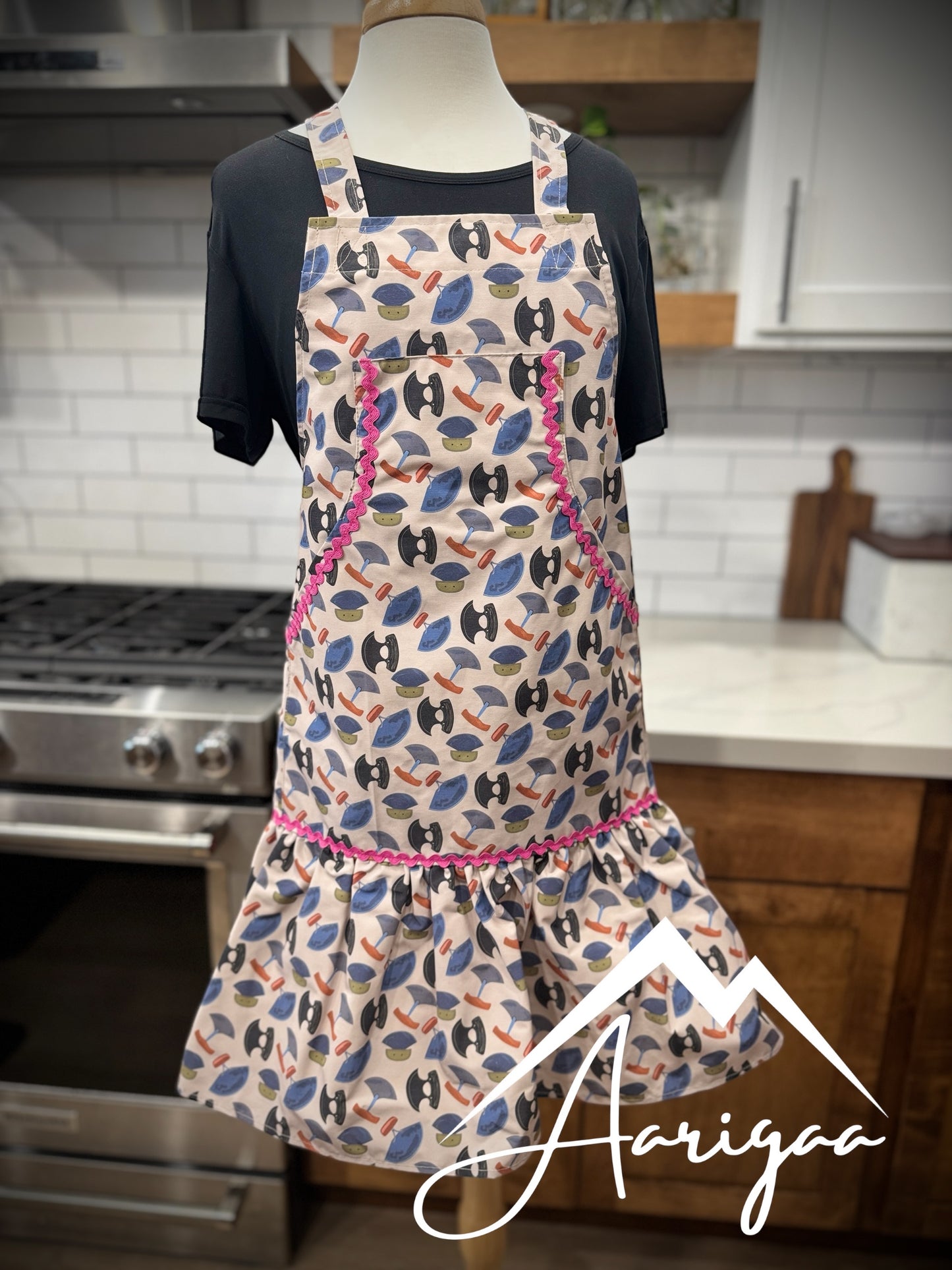 Ulu Commander Apron - Pink Trim